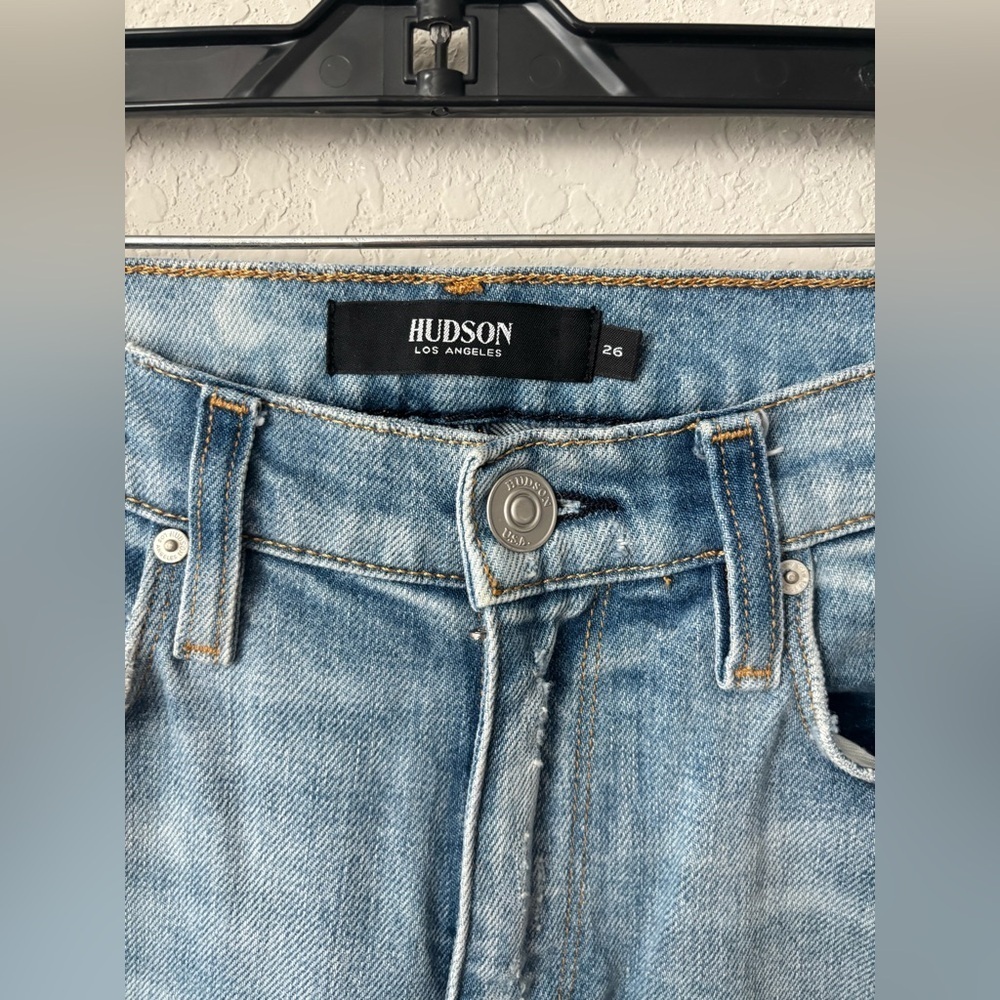 HUDSON HOLLY HIGH RISE STRAIGHT JEAN IN LIGHT WASH Size 26 - Picture 6 of 9